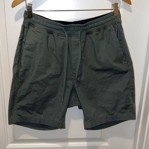 Lululemon 8” Bowline olive short